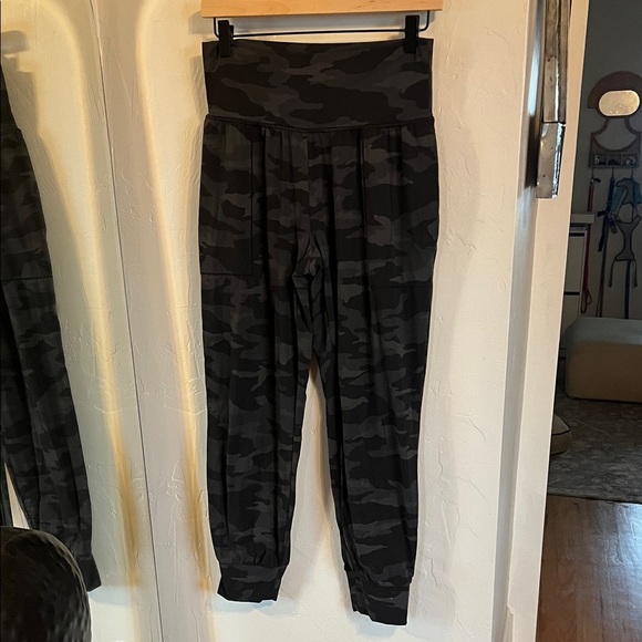 Athleta Salutation Camouflage Joggers - Picture 2 of 7